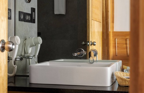 Devikolam Hotel | The Panoramic Getaway