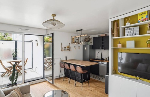 Suresnes Apartment | The Peaceful - with terrace and private parking