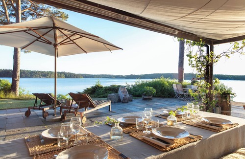 Varmdo House | The pearl of the archipelago, beachfront location near shopping and outdoor activities. Unique accommodation.