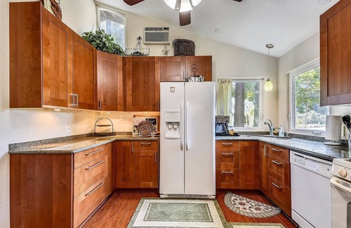 Northwood House | The Perfect View ~ (and the Ideal Location!) Walk to Restaurants. Beach and Mor