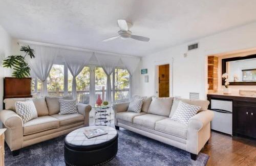 Flamingo Parks House | The Periwinkle House - Bask Poolside at this Sunlit West Palm Retreat