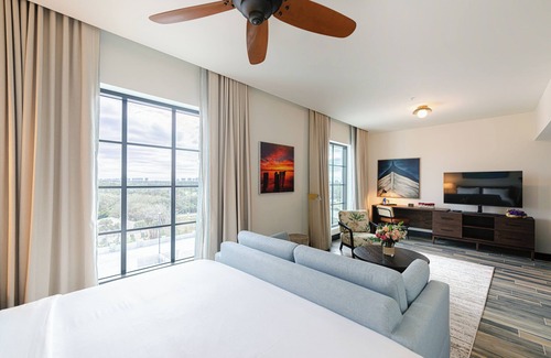 North Naples Hotel | The Perry Hotel Naples