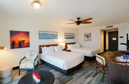 North Naples Hotel | The Perry Hotel Naples