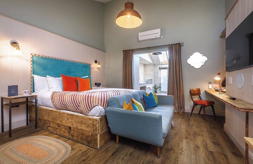 Edgefield Hotel | The Pigs