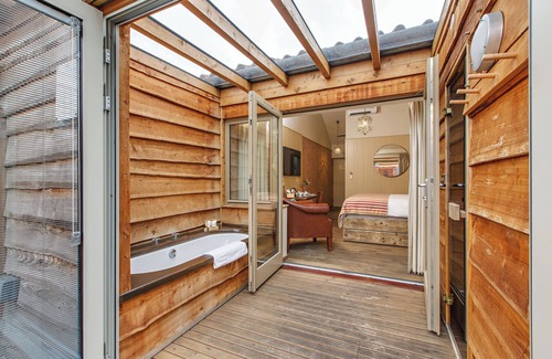 Edgefield Hotel | The Pigs
