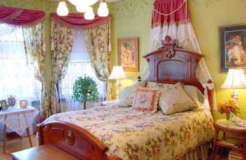 Cold Spring Bed & Breakfast | The Pillar Inn