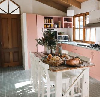 Bywong House | The Pine Tree Cottage - Charming cottage close to Canberra