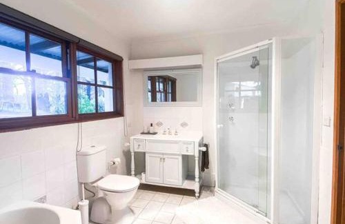 Bywong House | The Pine Tree Cottage - Charming cottage close to Canberra