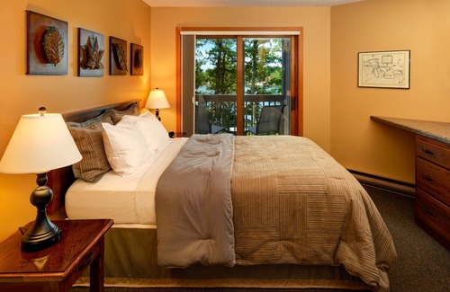 Minocqua Hotel | The Pointe Hotel and Suites