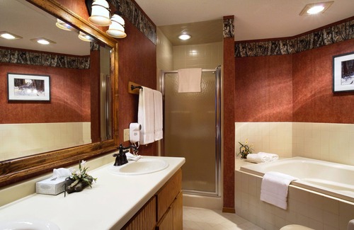 Minocqua Hotel | The Pointe Hotel and Suites