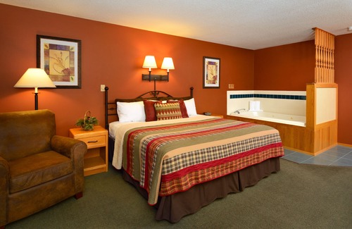 Minocqua Hotel | The Pointe Hotel and Suites