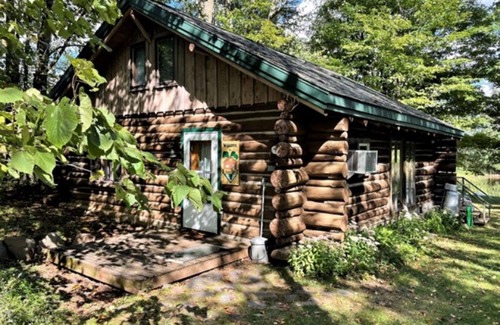 Glidden Cabin | The Pond Cabin | 2 Bed, 1 Bath