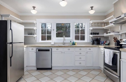 Crestline Heights House | The Pond Pad - Crestwood/Backyard/Pets/Games/WiFi