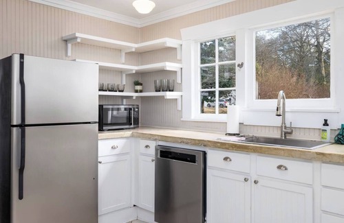 Crestline Heights House | The Pond Pad - Crestwood/Backyard/Pets/Games/WiFi