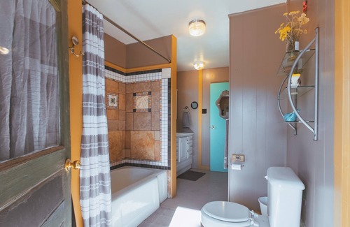 Truth or Consequences House | The Purple House w/ Hot Springs Access!