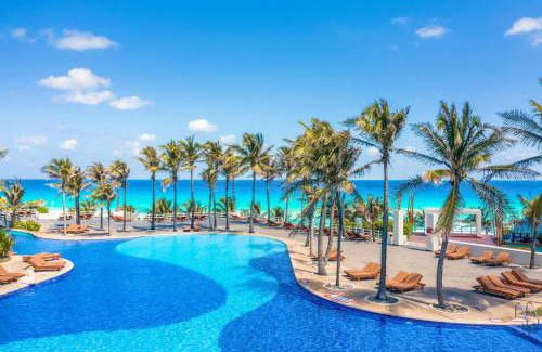 Punta Cancun Resort | The Pyramid Cancun by Oasis - All Inclusive
