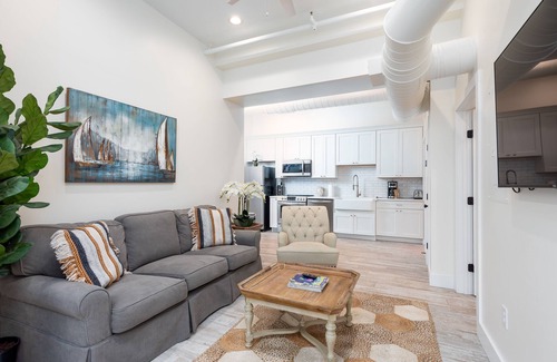 Cannonborough Elliotborough Condo | The Quarters on Spring