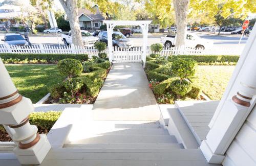 Winters Villa | The Queen On Main