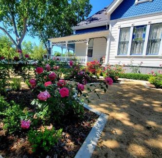 Winters Villa | The Queen On Main