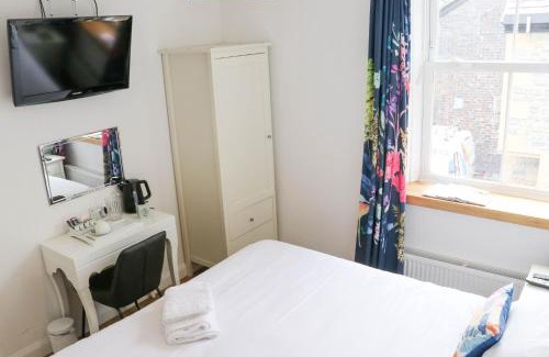 Buxton Hotel | The Queen's Head Hotel