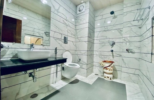 Shilon Bagh Hotel | The radiance Premium Hotel- chail kufri