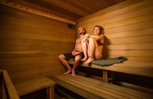 East Kootenay Hotel | The Raging Elk Adventure Lodging