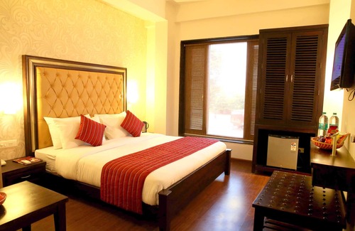 Taj Ganj Hotel | The Raj Vilas