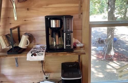 Flintstone Cabin | The Raven Cabin at Bird Hollow, 10 miles from Chattanooga, New Build