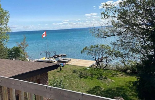 Tiny House | The raw beauty of Georgian Bay waterfront home