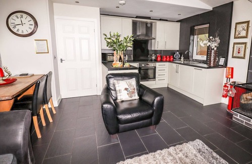 Saint Asaph Cottage | The Red
