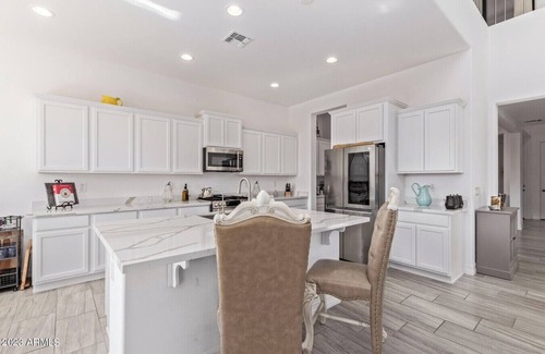 Buckeye House | The Residence on Avalon - A Corporate Retreat and Customized Stay!