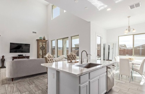 Buckeye House | The Residence on Avalon - A Corporate Retreat and Customized Stay!