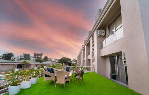 Igatpuri Villa | The Retreat-Pool Villa 5BHK with Indoor pool and 1200sq feet deck area