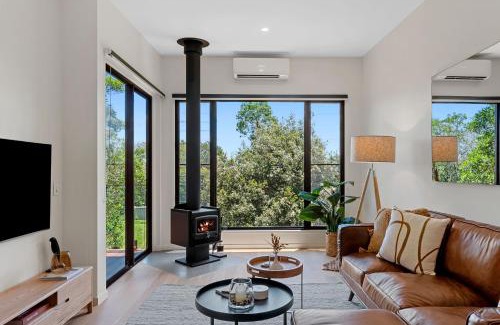 Booroobin Villa | The Ridge at Maleny 1 Bedroom Villa with Spa