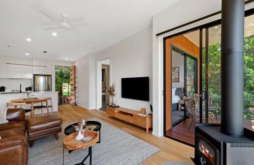 Booroobin Villa | The Ridge at Maleny 1 Bedroom Villa with Spa