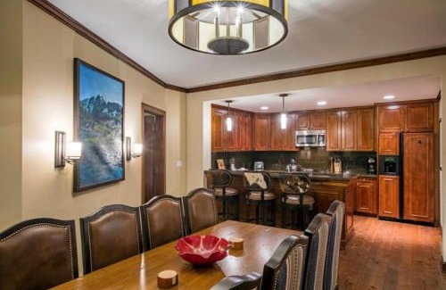 Aspen House | The Ritz-Carlton Club, 3 Bedroom Residence Float 2, Ski-in & Ski-out Resort in Aspen Highlands