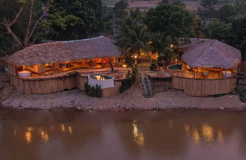 Mae Taeng Villa | The River Flows Kued Chang Camp