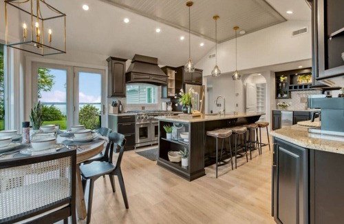 Lewisville House | The Riverside Couples Retreat