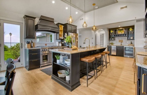 Lewisville House | The Riverside Couples Retreat