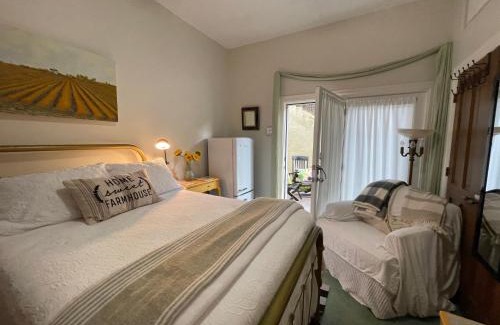 Cypress Banks Bed & Breakfast | The Rivery Retreat, Choose from Luxury Guesthouse Cabin OR Suite in Lake Austin Hill Country