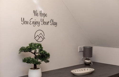 Buxton Apartment | The Rooftop