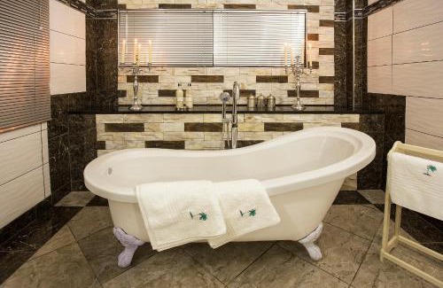 Ohrigstad Bed & Breakfast | The Royal Palm B&B