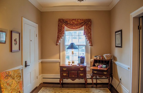 Clinton Apartment | The Sage Suite - Charming Private Room w/Ensuite Bath in Historic Downtown Home