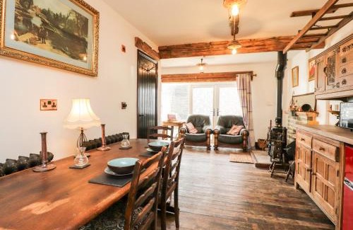 Oldfield House | The Salt Pot