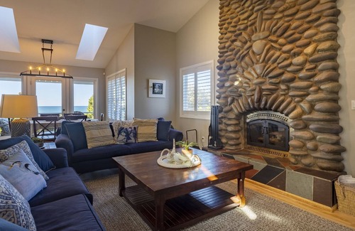 Seal Rock House | The Sanctuary at Seal Rock, Sleeps 8, Pet Friendly, Oceanfront, Hot Tub, BBQ, Beach Access