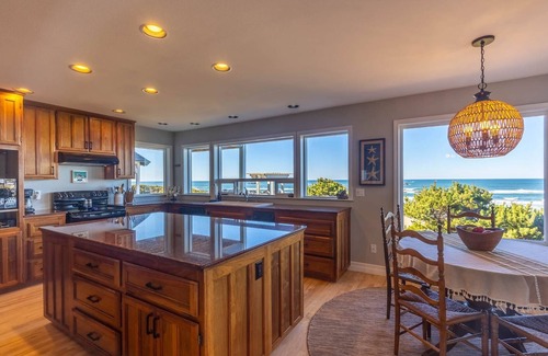 Seal Rock House | The Sanctuary at Seal Rock, Sleeps 8, Pet Friendly, Oceanfront, Hot Tub, BBQ, Beach Access