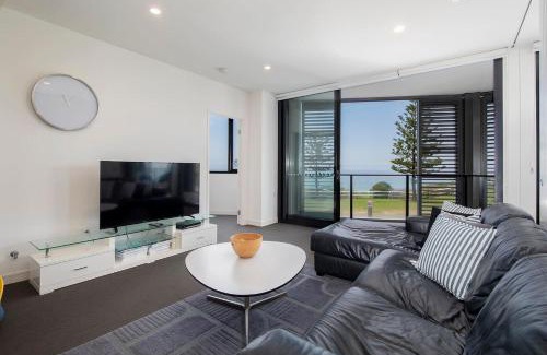 Newcastle Apartment | The Sandpiper - A Newy Beachfront Beauty