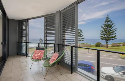 Newcastle Apartment | The Sandpiper - A Newy Beachfront Beauty