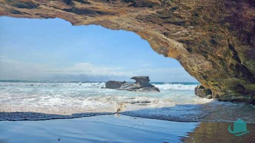 Caves Beach House | The Sands views over Caves Beach