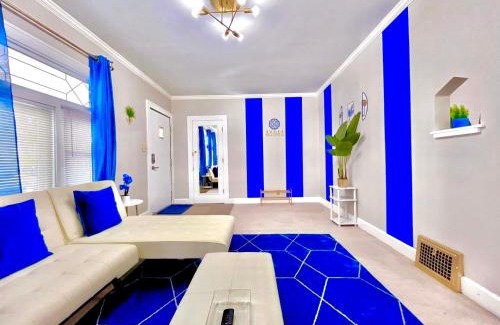 Old Brooklyn House | The Sapphire Haven - Your Old Brooklyn Oasis Awaits Families, Couples, Business Travelers Near Downtown With Parking, 300 MB WiFi & Self Check-In